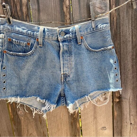 Levi’s 501 Cutoff Button Fly Grommet Detail Jean Shorts SZ 27 - Picture 3 of 12